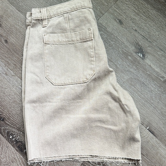 Abercrombie & Fitch Pants - Abercrombie & Fitch Women's Mid Rise Long & Loose Short jeans